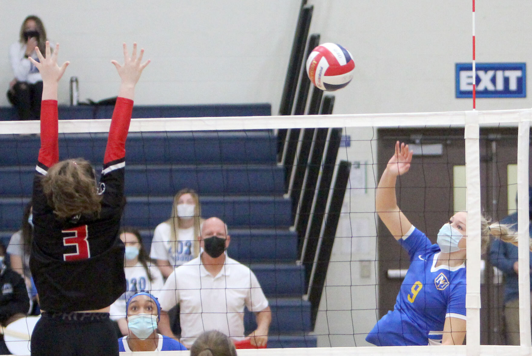 McDonell volleyball vs Prentice at Division 4 state semifinals 11-7-20